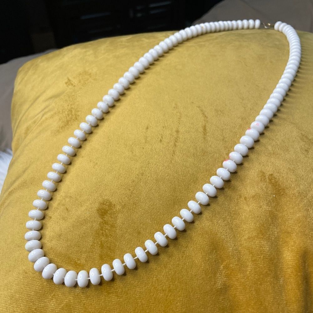 Vintage White w/ Red Speckle Detailing Beaded Necklace w/ Clasp - OS